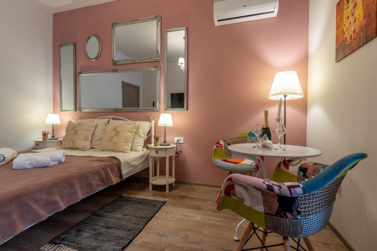 Old City Romantic Studios 4 With Free Private Parking Pula Bagian luar foto