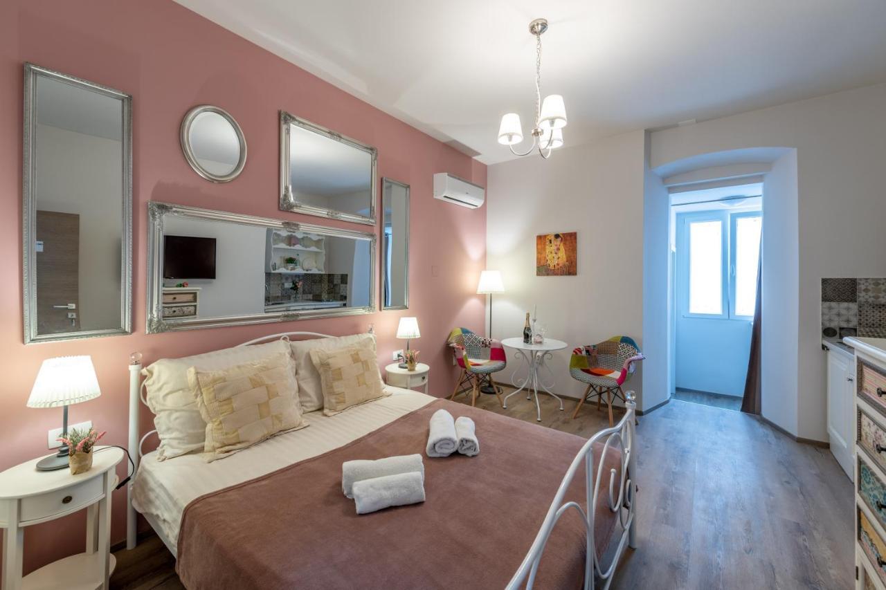 Old City Romantic Studios 4 With Free Private Parking Pula Bagian luar foto