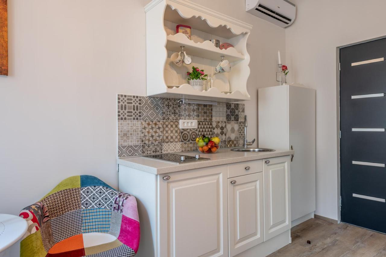 Old City Romantic Studios 4 With Free Private Parking Pula Bagian luar foto