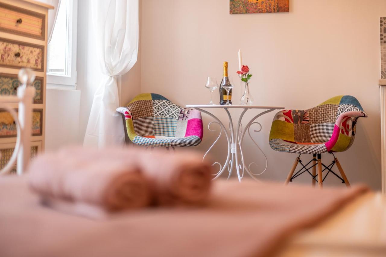 Old City Romantic Studios 4 With Free Private Parking Pula Bagian luar foto