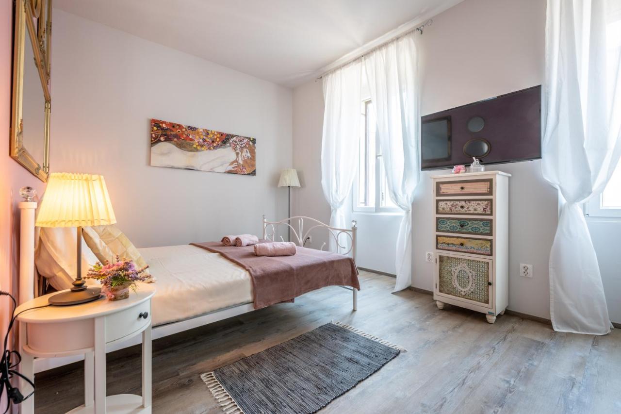 Old City Romantic Studios 4 With Free Private Parking Pula Bagian luar foto