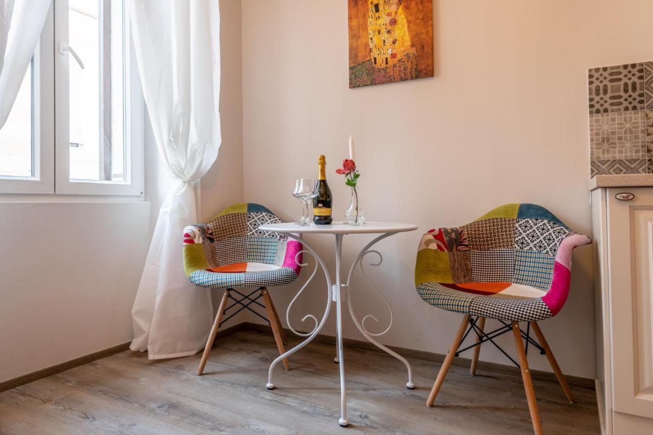 Old City Romantic Studios 4 With Free Private Parking Pula Bagian luar foto