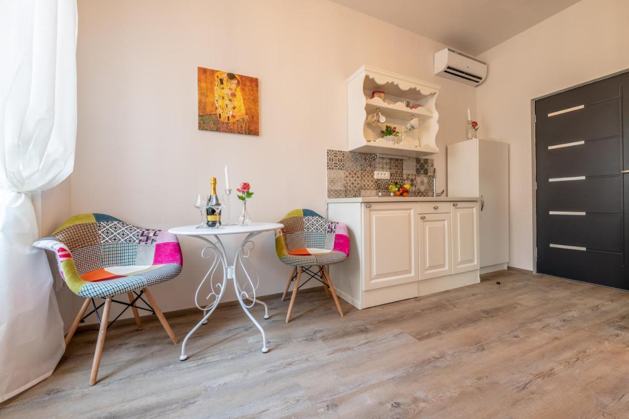 Old City Romantic Studios 4 With Free Private Parking Pula Bagian luar foto